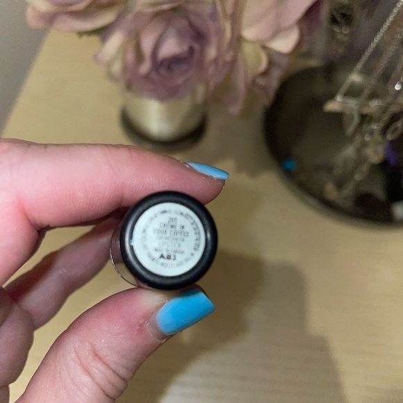 MAC crème in your coffee cremesheen lipstick - Picture 3 of 7